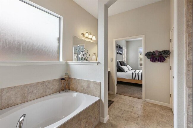 Building Photo - 2602 Lou Hollow Pl