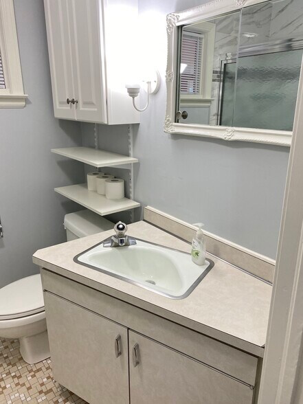 Building Photo - 18 Rockland St