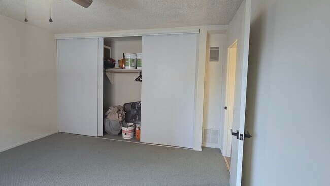 Building Photo - 526 S St Andrews Pl