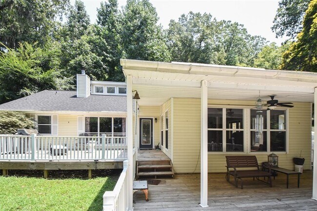 Building Photo - 555 Shady Acres Rd