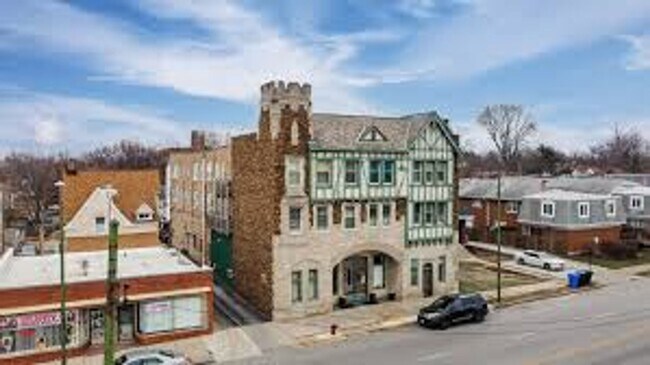 Building Photo - 2324 W 111th