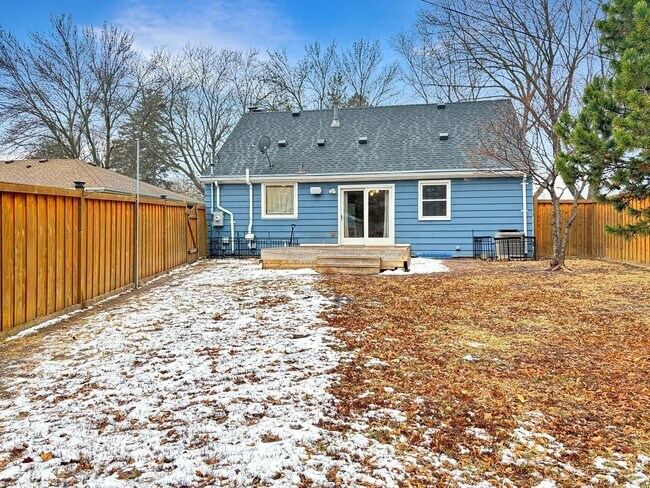 Building Photo - 303 Monroe Ave S