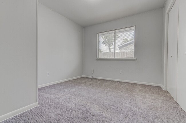 Building Photo - 5703 Gloucester Ln