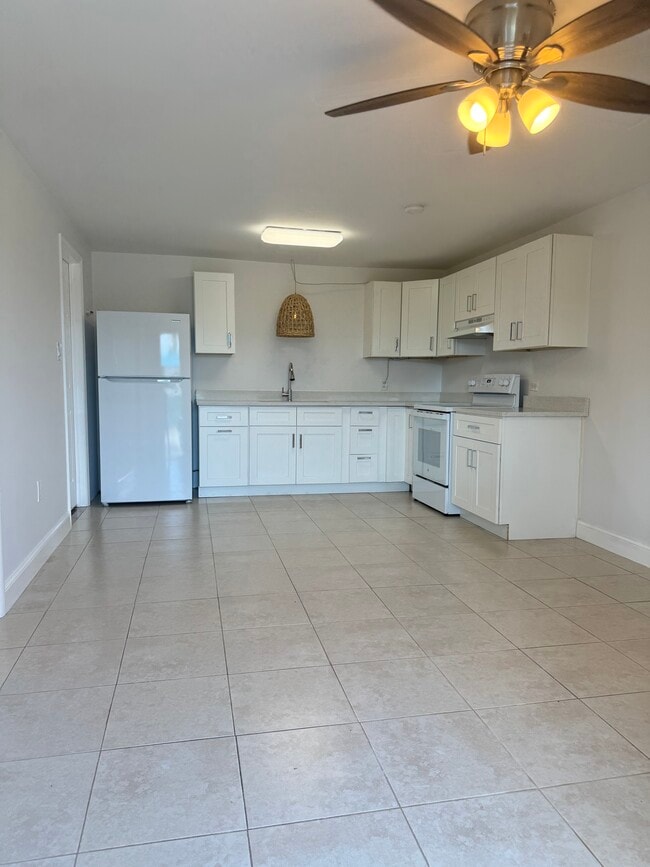 Building Photo - 4602 Gulfstream Dr
