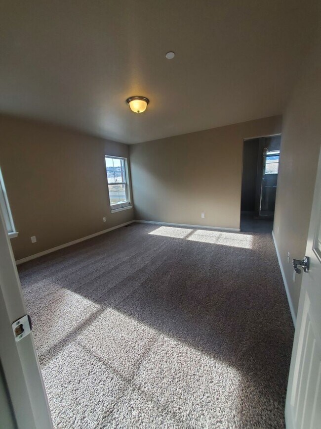 Building Photo - Updated 3 Bedroom Townhouse Across From Horsetooth Reservoir!