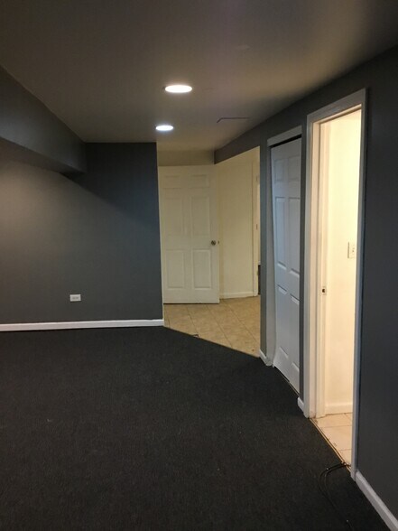 Living room - 7516 S Paxton Ave