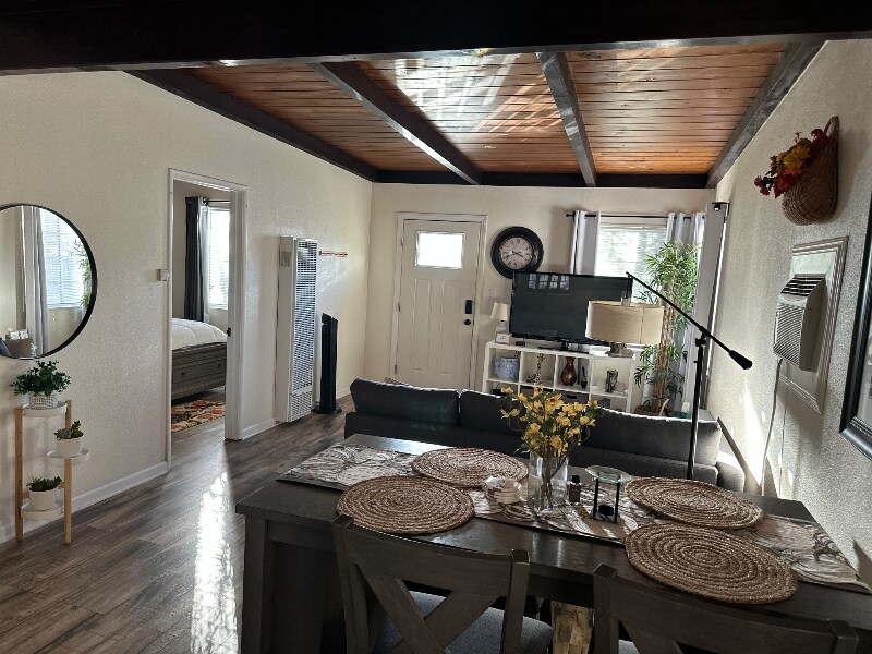 Building Photo - 434 Riverdale Dr