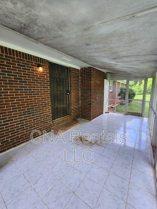 Building Photo - 626 Honeybear Ln