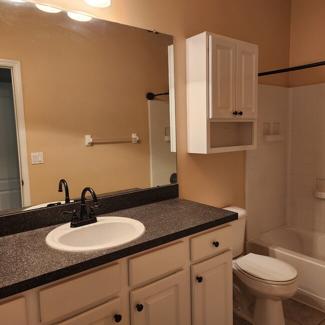 1st bedroom en suite - 15623 Stable Run Dr