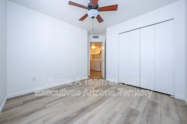 Building Photo - 3167 W Alexanderwood Dr