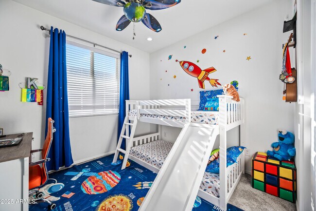 Building Photo - 10829 W Hadley St