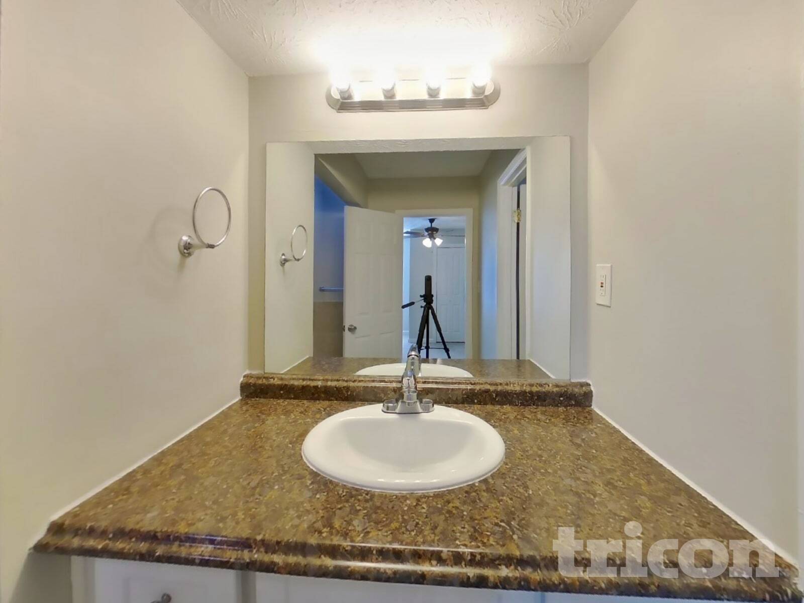 Building Photo - 718 Post Rd Ln