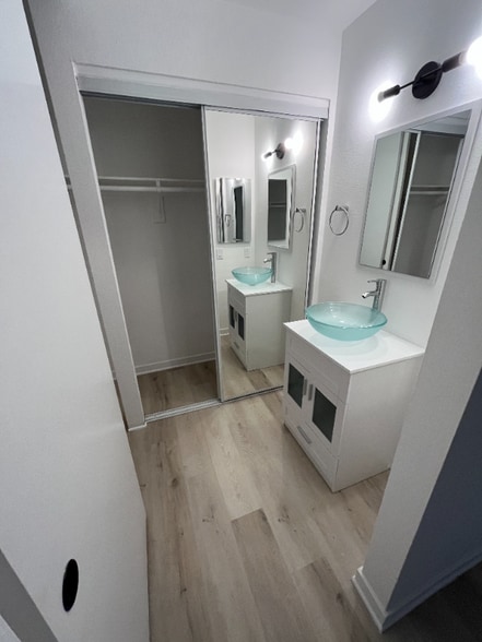 Building Photo - 555 Oak St