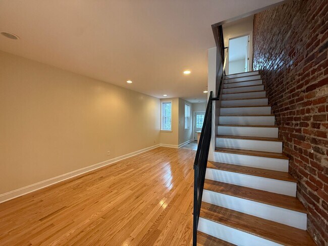 Building Photo - Newly Renovated Townhome in Philadelphia