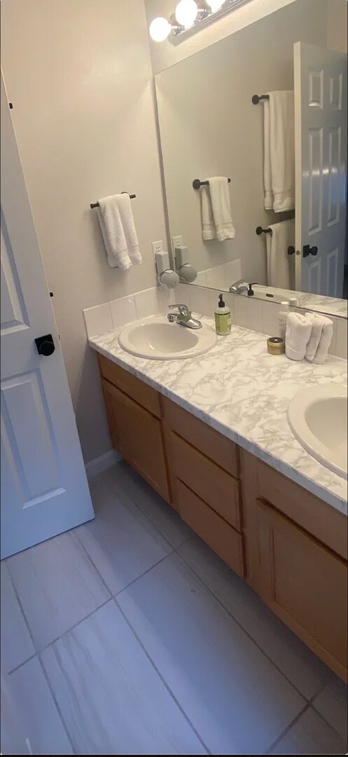 Building Photo - Greenwood Townhome 2Beds 1.5 Bath- $3,100