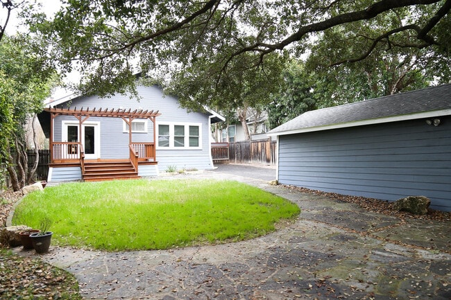 Building Photo - ALAMO HEIGHTS CRAFTSMAN COTTAGE