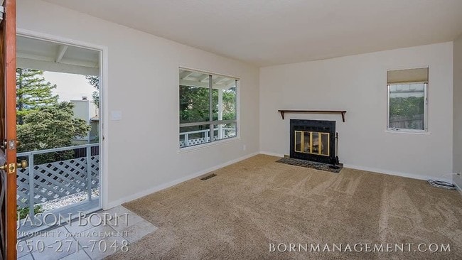 Building Photo - 966 Lakeview Way