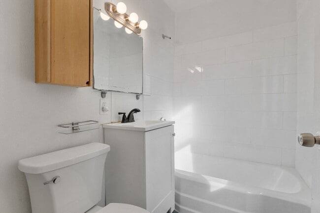 Building Photo - 41 Concord Ave