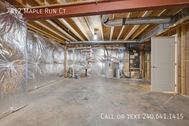 Building Photo - 7812 Maple Run Ct