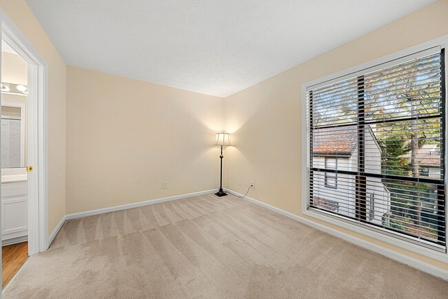 Building Photo - 670 Highland Ct