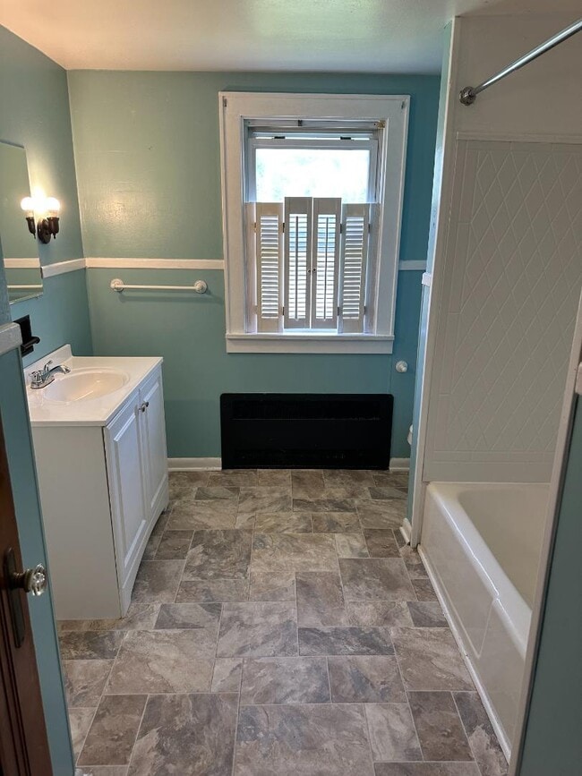 Building Photo - 2079 US-9W