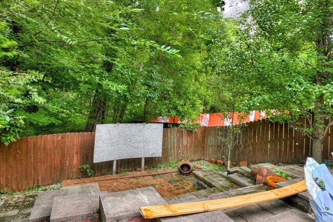 Building Photo - 5 bedroom/3.5 bathroom home in Evans with ...