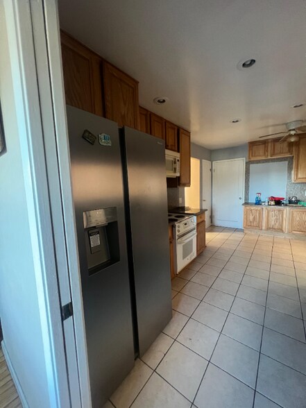 Building Photo - 215 Dennis Dr