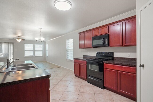Building Photo - Beautiful Spacious Home