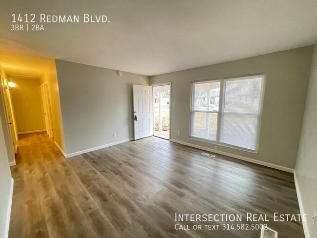 Building Photo - Recently Renovated 3Bed/1.5Bath with Washe...