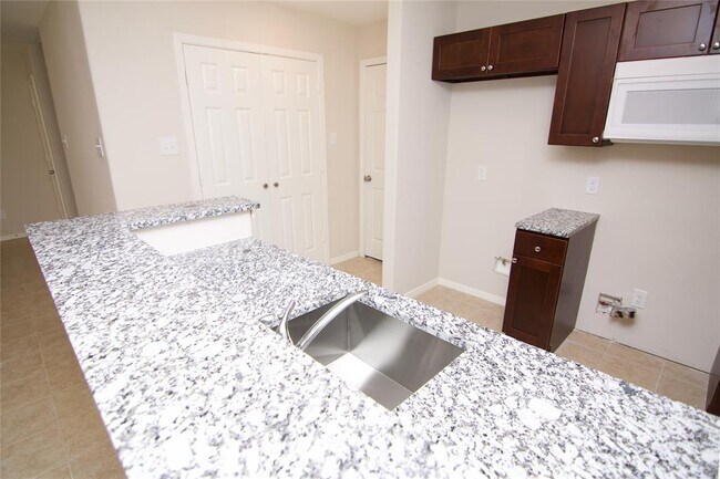Building Photo - 12039 Clifton Oaks Dr