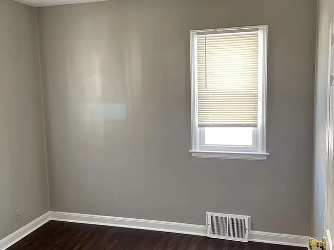 Building Photo - Cozy 4 bedroom, 1 bathroom Cape cod.
