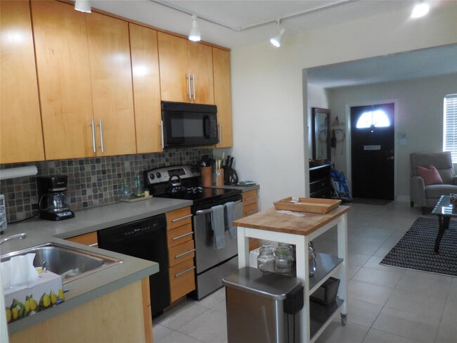 Building Photo - 3050 NW 1st Ave