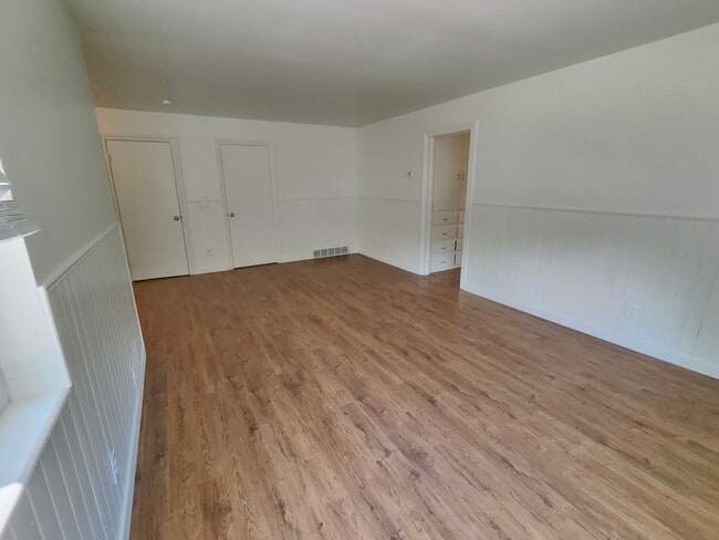 Building Photo - 6 W 1400 S