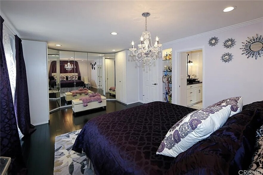 Second Master Suite - 16513 Moorpark St