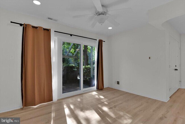 Building Photo - 915 Chanticleer