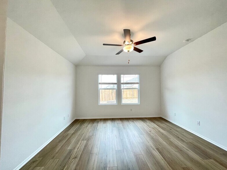 Building Photo - 431 Sebring Cir
