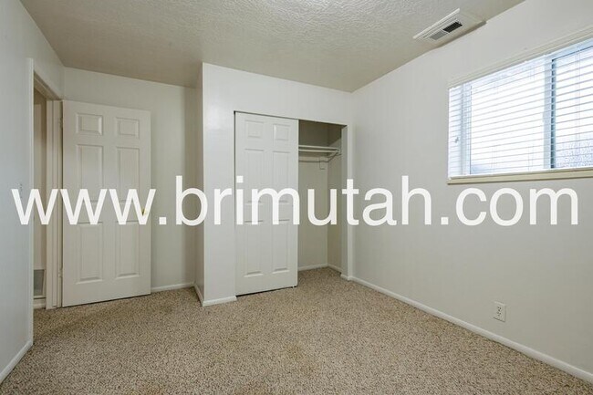 Building Photo - 4670 Stratton Dr E