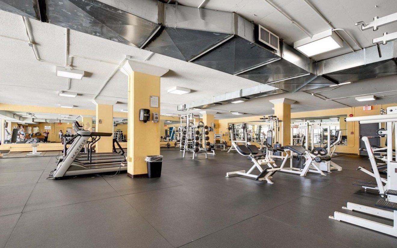 Building Photo - 4600 S Four Mile Run Dr