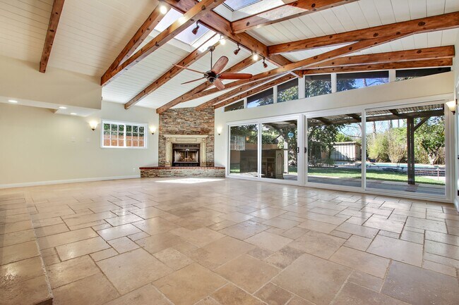 Building Photo - 5923 Jumilla Ave