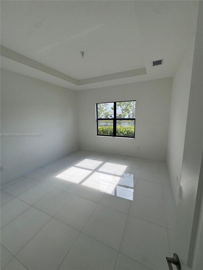 Building Photo - 4398 SW 173rd Ave