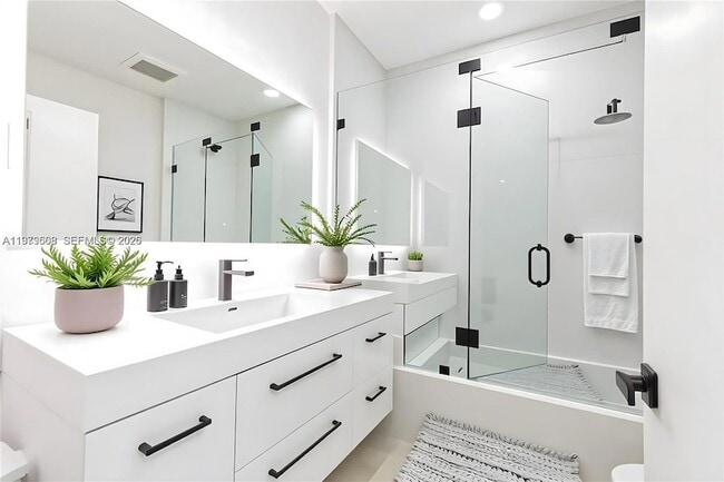 Building Photo - 2251 SW 20th St