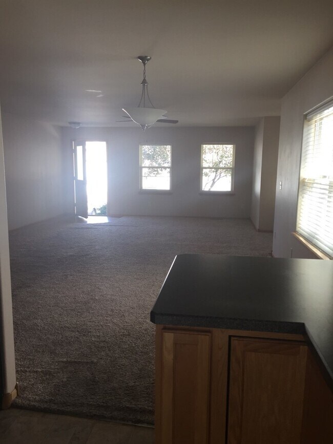 Building Photo - 642 Antelope Cir
