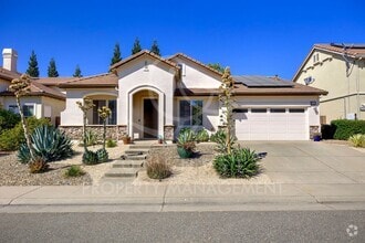 Building Photo - One of a kind, GREAT floorplan in Twelve B...