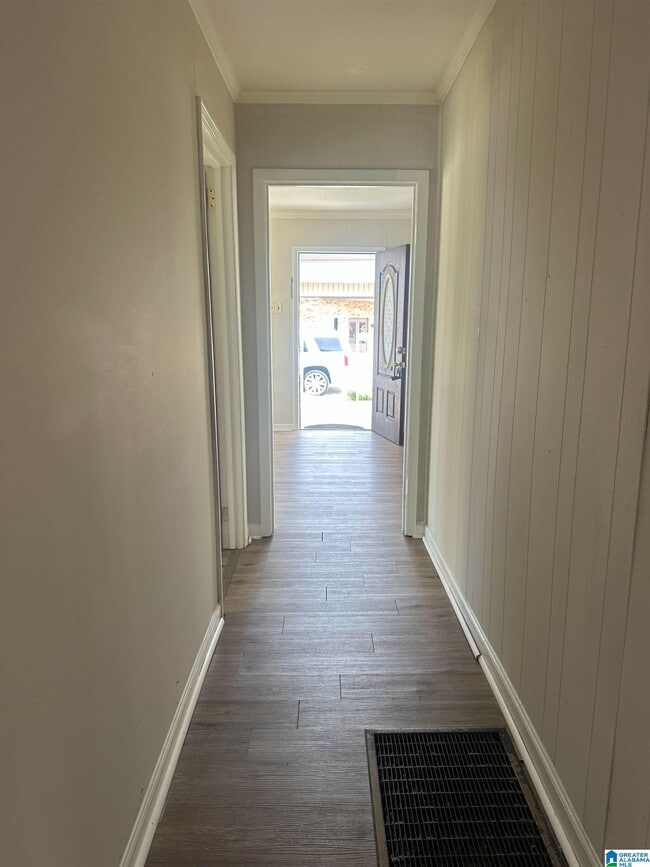 Building Photo - 114 N Main St