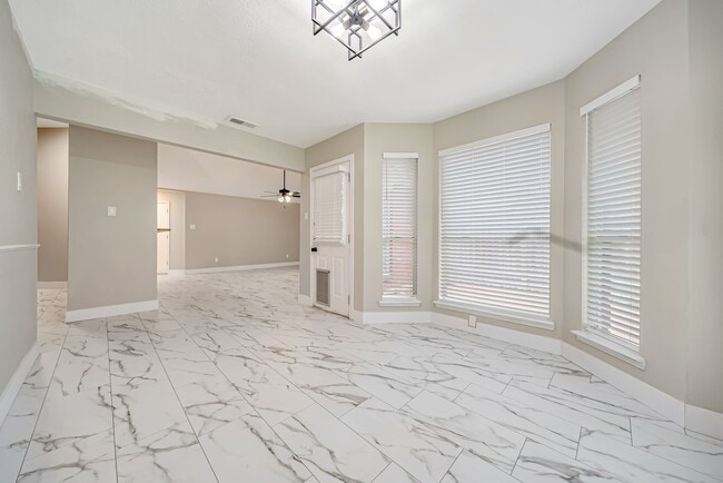 Building Photo - 7722 Covington Dr
