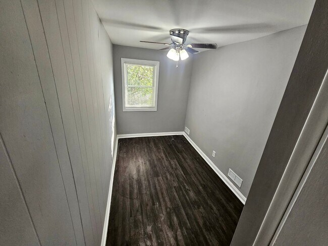 Building Photo - 845 Jaydee Ave