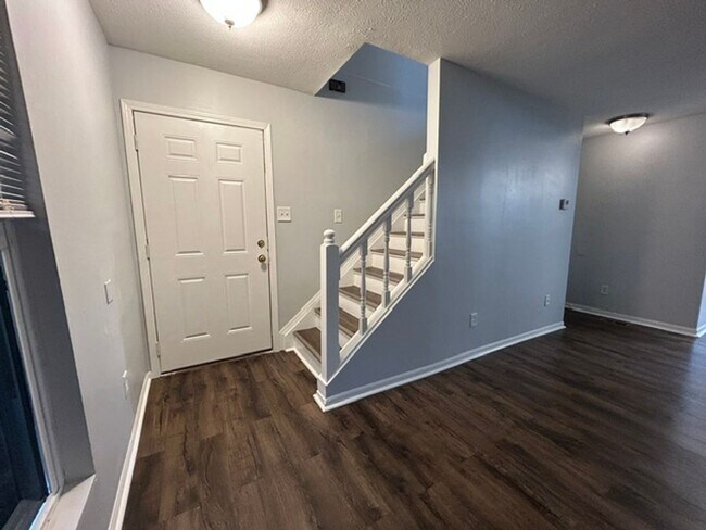 Building Photo - 819-823 Riverview Terrace