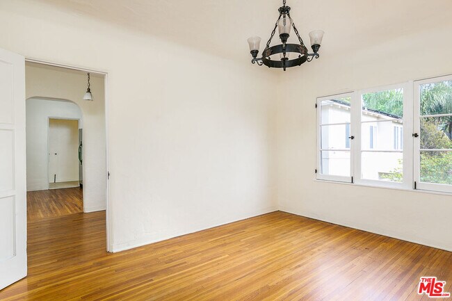 Building Photo - 2319 Meadow Valley Ter