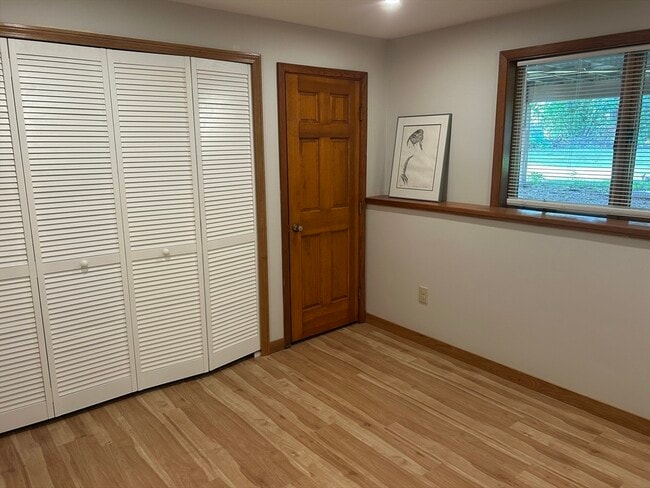 Building Photo - 20 Breeze Dr