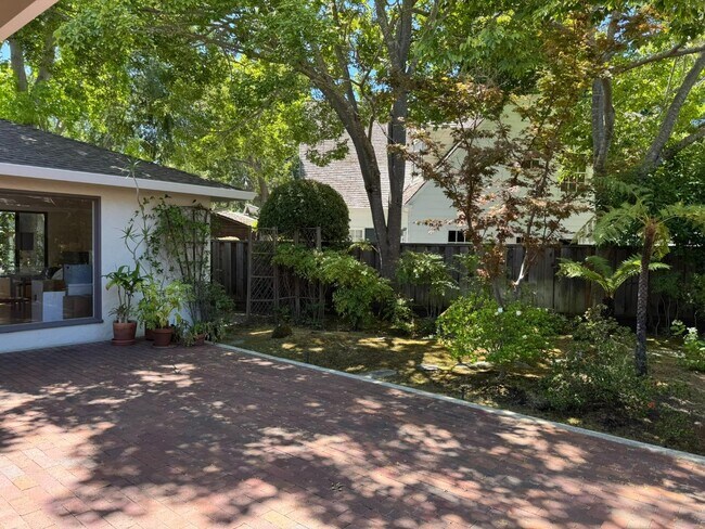 Primary Photo - 773 W Greenwich Pl